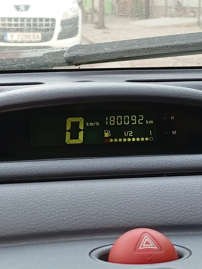 Renault Twingo, снимка 15 - Автомобили и джипове - 51981568