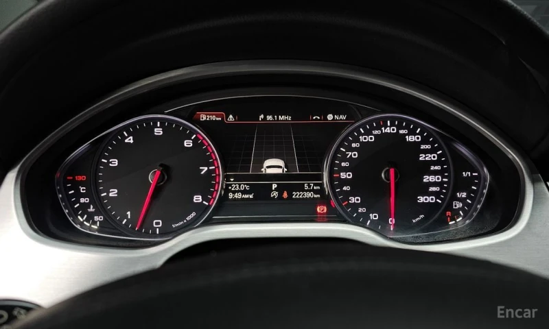 Audi A8, снимка 8 - Автомобили и джипове - 52322745