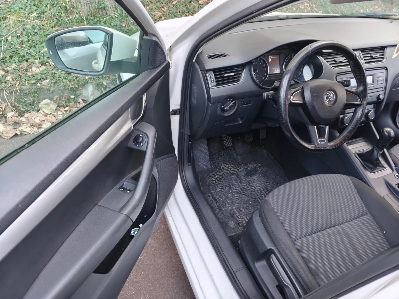 Skoda Octavia 1.6 TDI 90ks, снимка 8 - Автомобили и джипове - 53032678