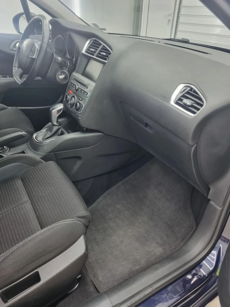 Citroen C4 1.6 HDI Facelift, снимка 12 - Автомобили и джипове - 53300006