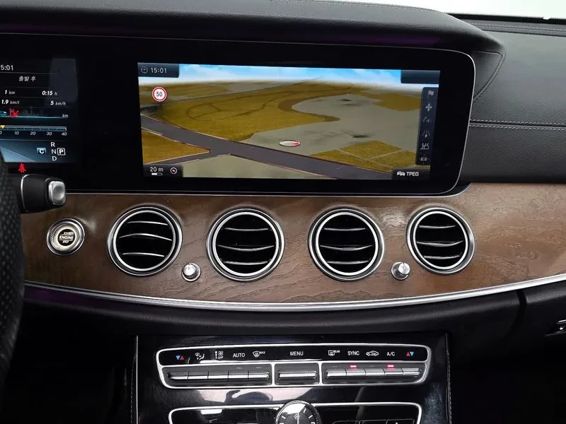Mercedes-Benz E 300 4Matic Exclusive, снимка 14 - Автомобили и джипове - 56018820