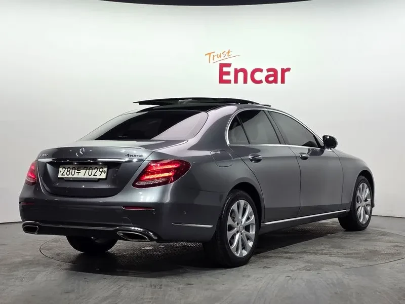 Mercedes-Benz E 300 4Matic Exclusive, снимка 2 - Автомобили и джипове - 56018820