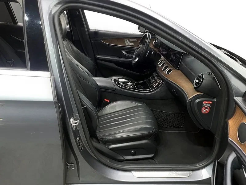 Mercedes-Benz E 300 4Matic Exclusive, снимка 11 - Автомобили и джипове - 56018820