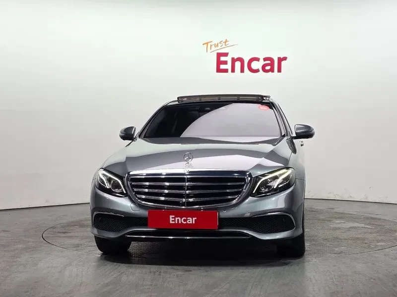 Mercedes-Benz E 300 4Matic Exclusive, снимка 3 - Автомобили и джипове - 56018820