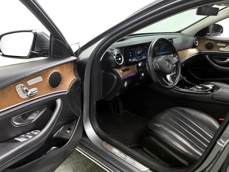 Mercedes-Benz E 300 4Matic Exclusive, снимка 10 - Автомобили и джипове - 56018820