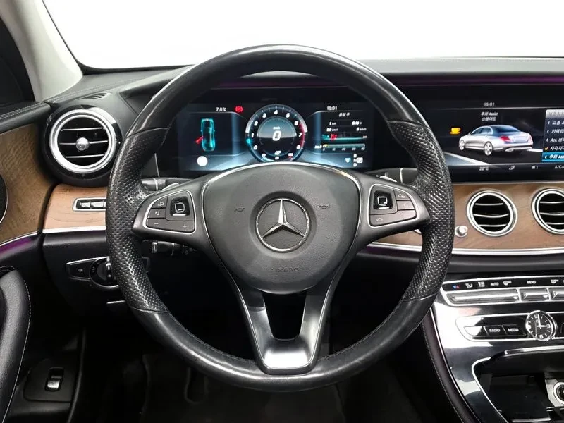 Mercedes-Benz E 300 4Matic Exclusive, снимка 13 - Автомобили и джипове - 56018820