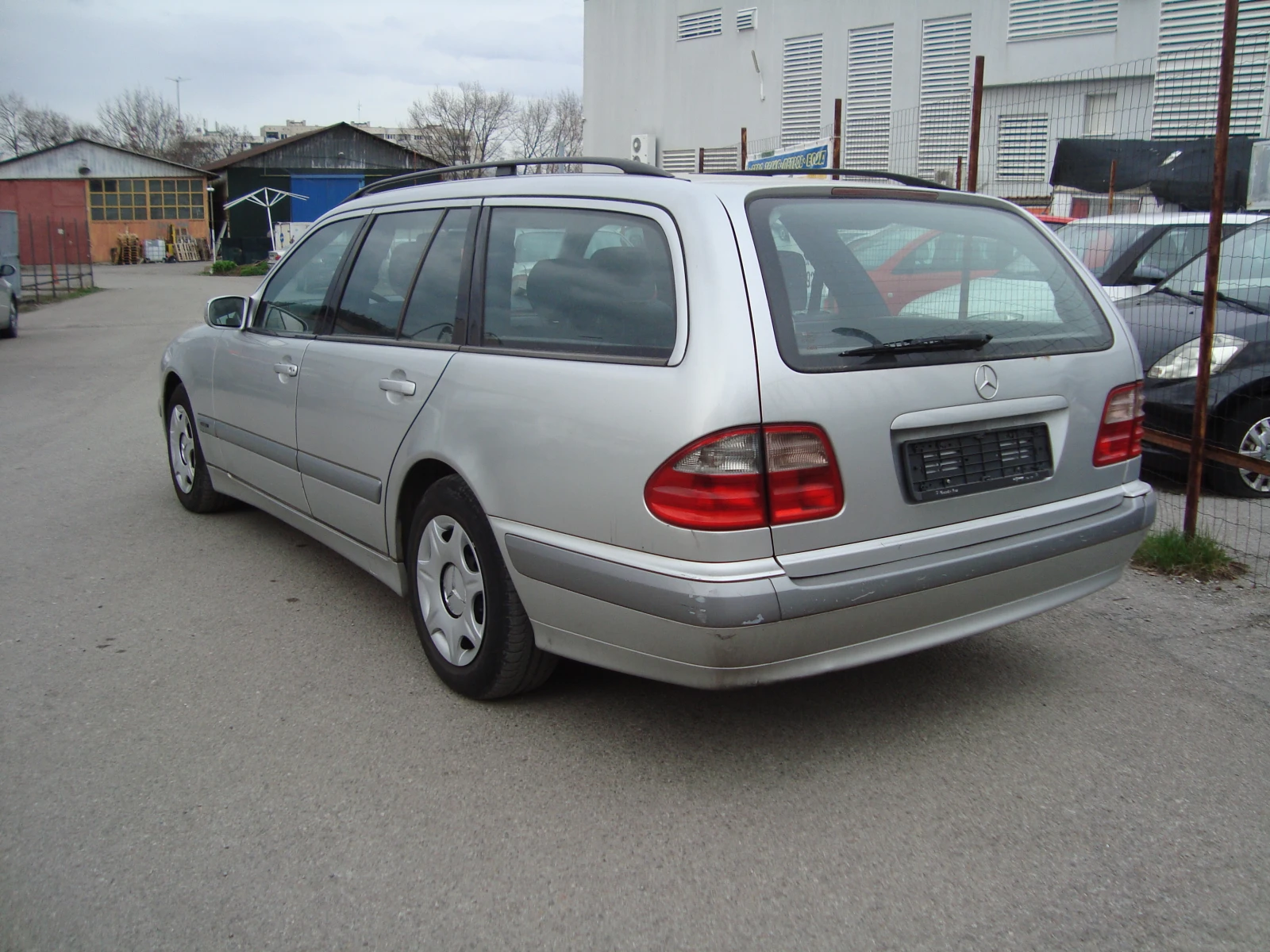 Mercedes-Benz E 220  - изображение 4