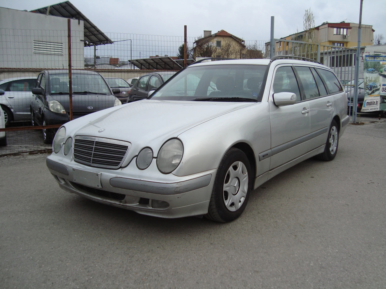 Mercedes-Benz E 220  - изображение 2