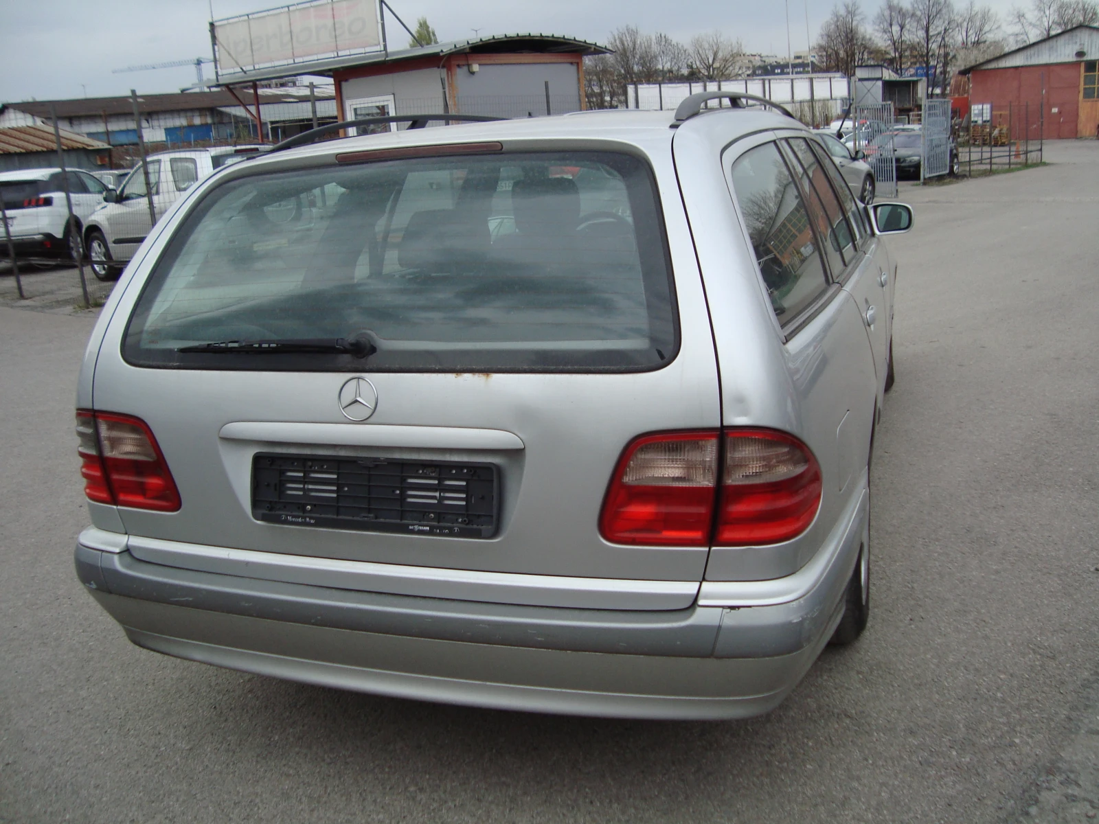 Mercedes-Benz E 220  - изображение 3