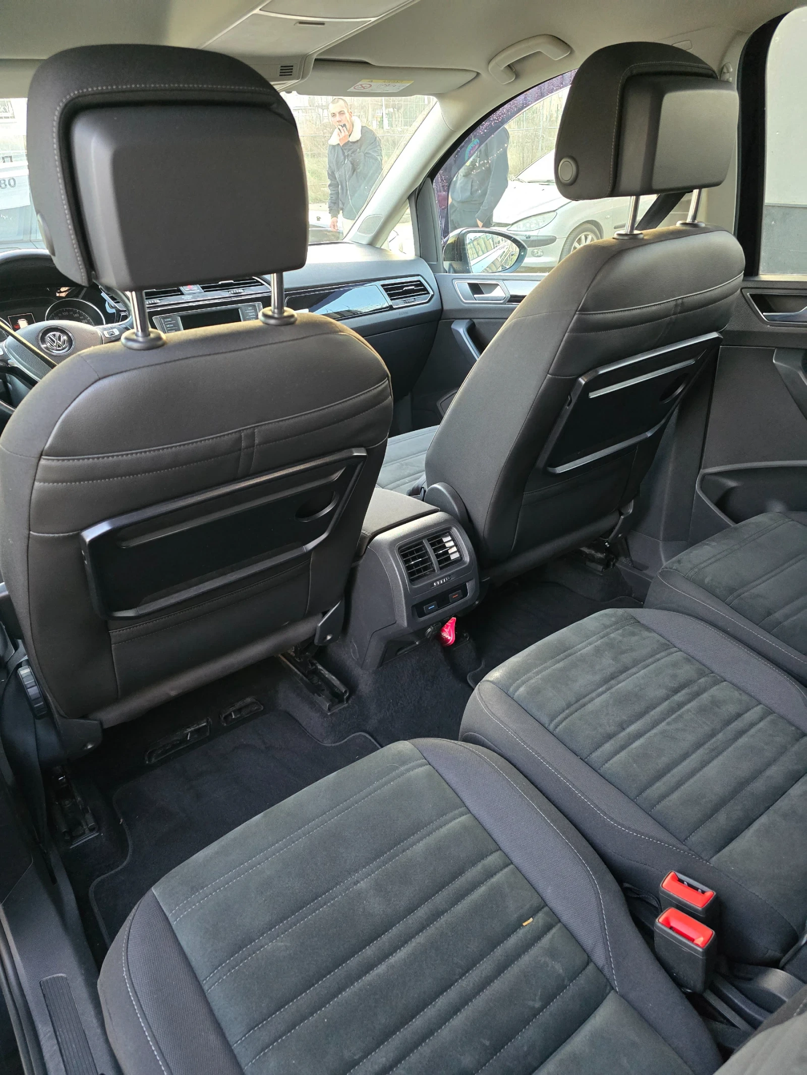 VW Touran, снимка 11 - Автомобили и джипове - 54070290