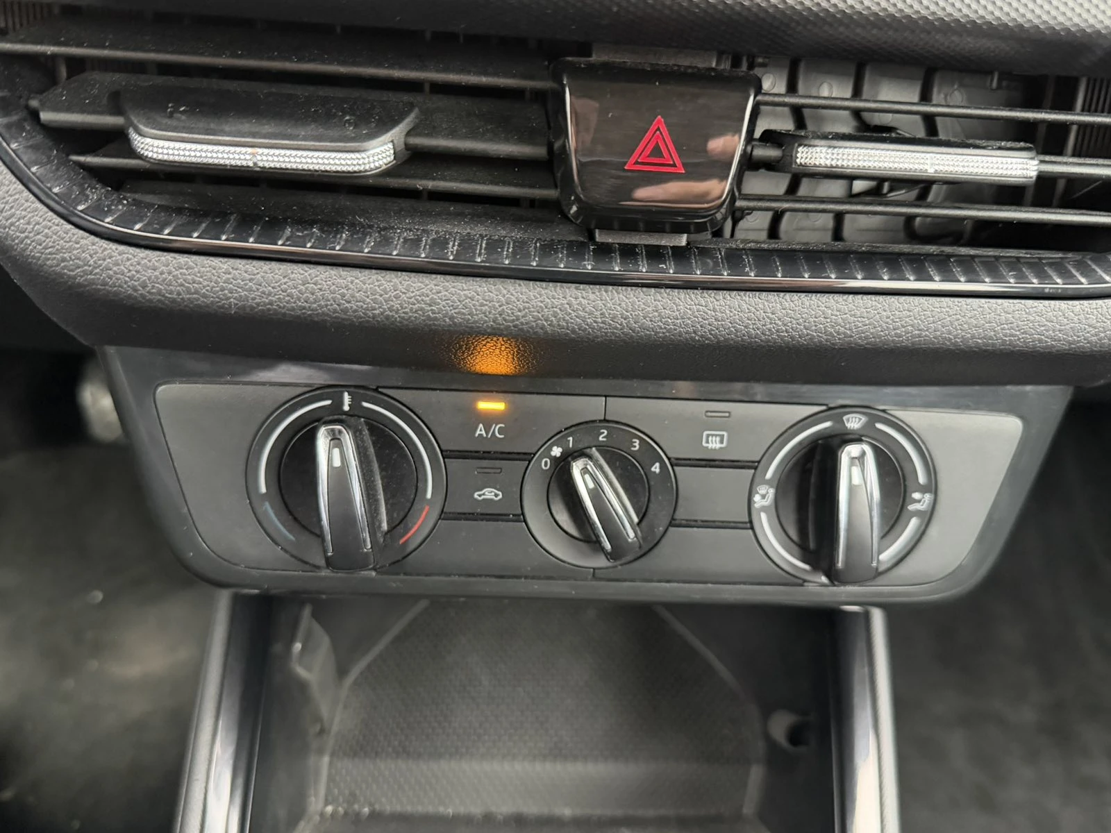 Skoda Fabia AMBITION 1, 0 MPI 65 к.с. 5-степенна механична - изображение 9