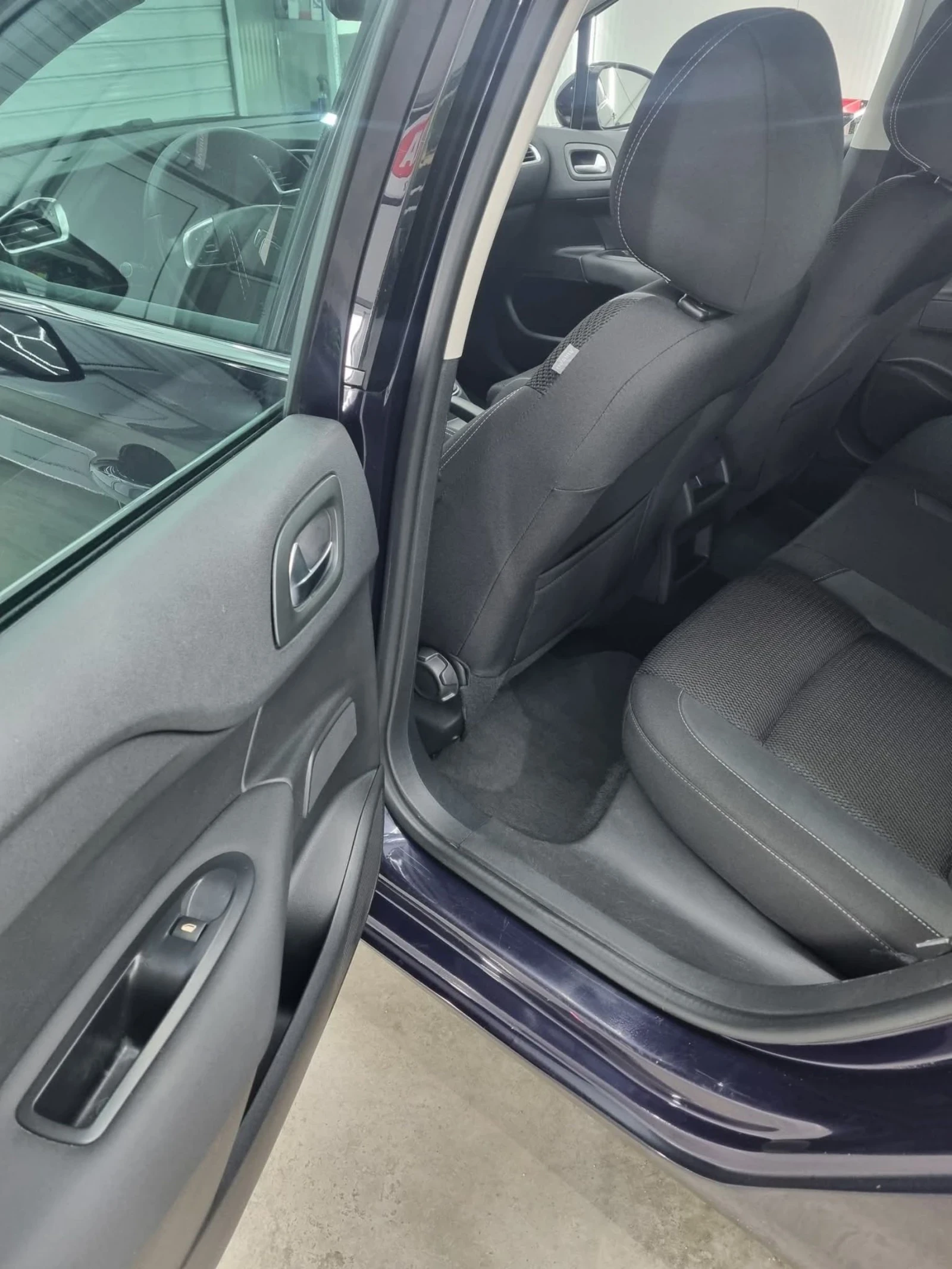 Citroen C4 1.6 HDI Facelift, снимка 14 - Автомобили и джипове - 53771556