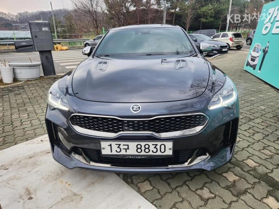 Kia Stinger 2.0, снимка 2 - Автомобили и джипове - 53735927
