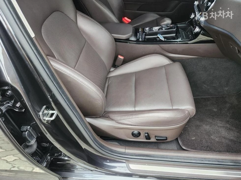 Kia Stinger 2.0, снимка 11 - Автомобили и джипове - 53735927