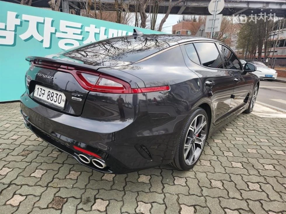 Kia Stinger 2.0, снимка 3 - Автомобили и джипове - 53735927
