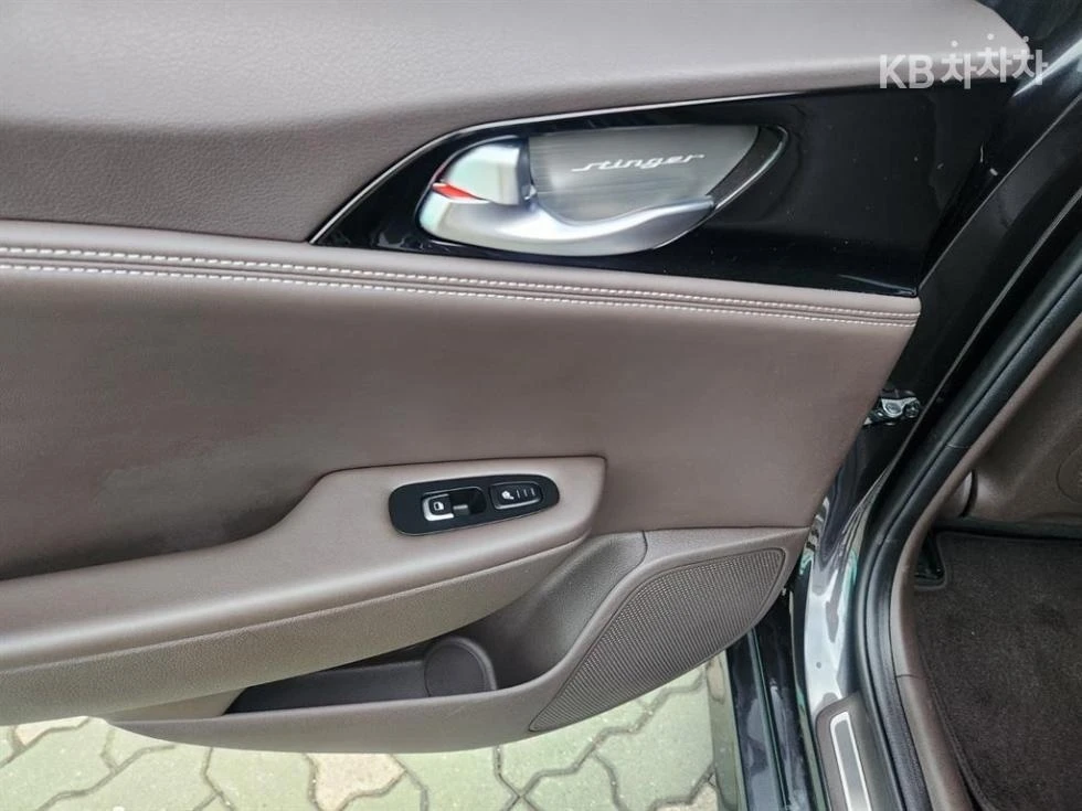 Kia Stinger 2.0, снимка 13 - Автомобили и джипове - 53735927