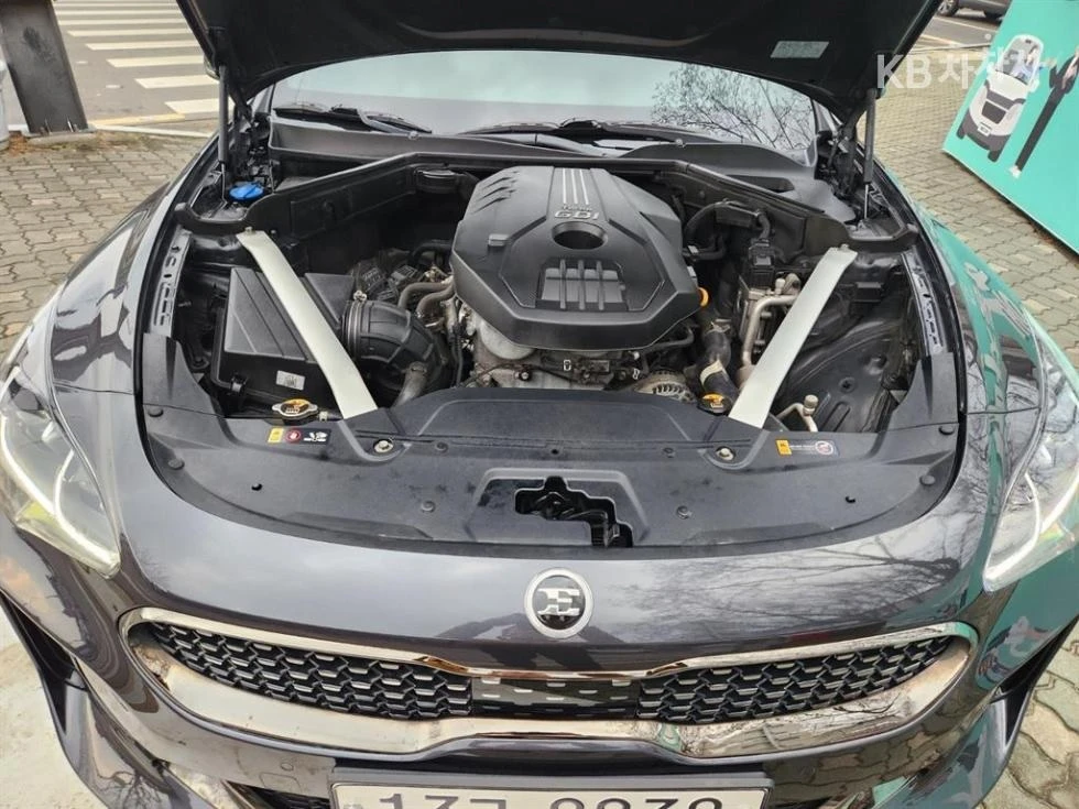 Kia Stinger 2.0, снимка 17 - Автомобили и джипове - 53735927