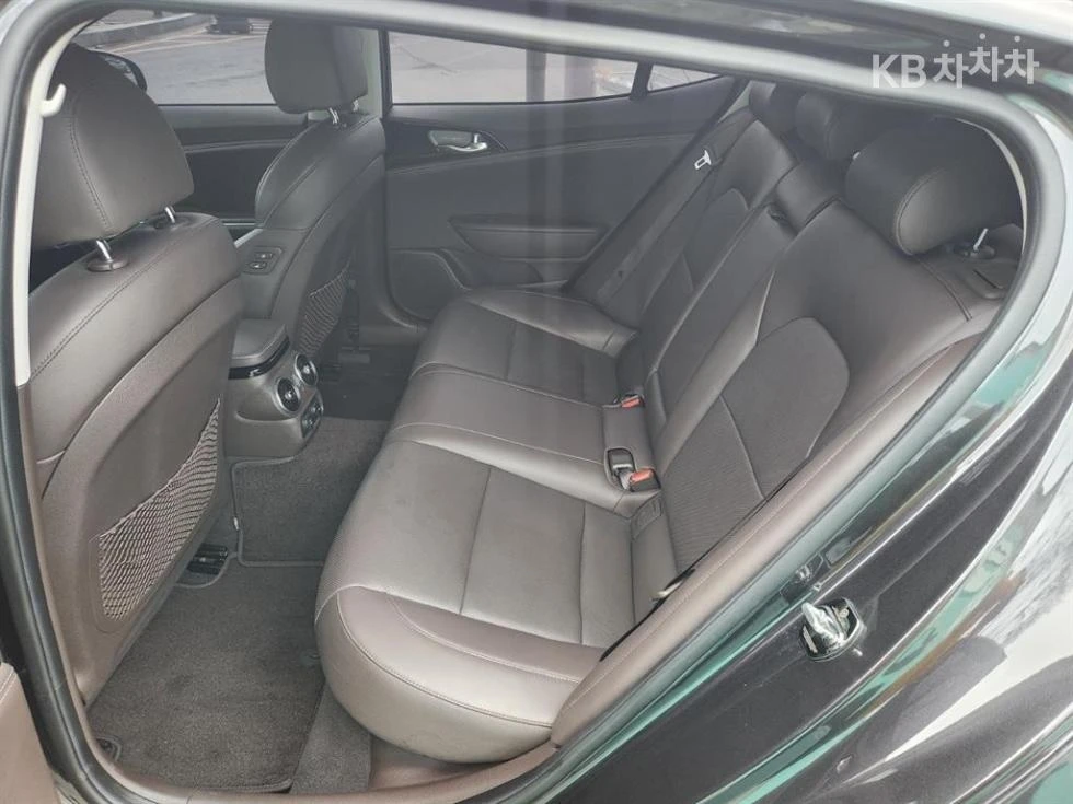 Kia Stinger 2.0, снимка 14 - Автомобили и джипове - 53735927