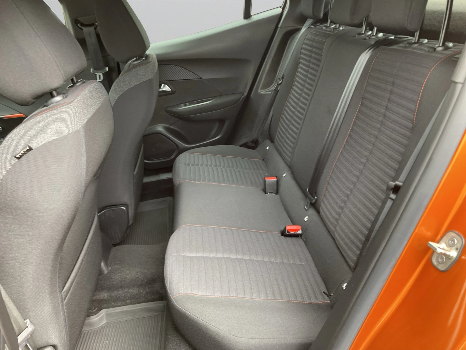 Peugeot 2008 New Line Up ACTIVE 1.2 PureTech 130 BVM6 EURO6, снимка 9 - Автомобили и джипове - 53963740