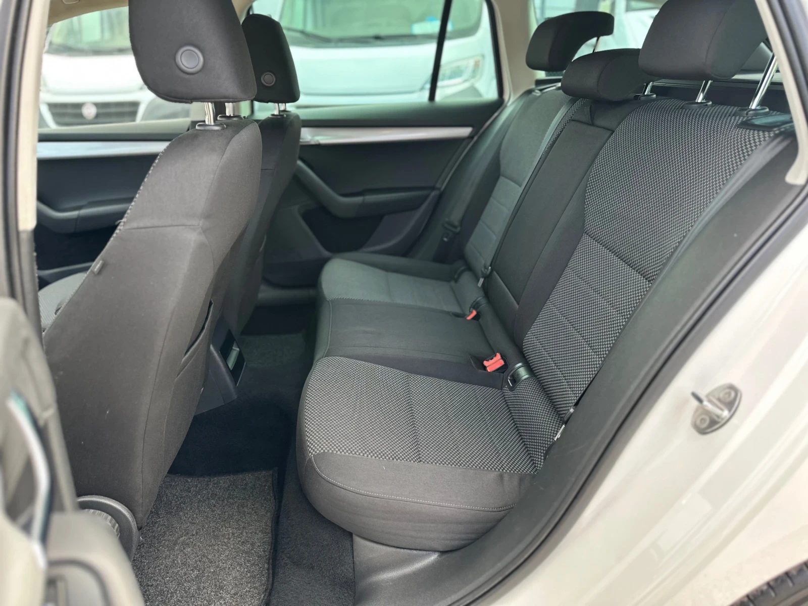 Skoda Octavia 1.6TDI~110�.�~EURO6 | Mobile.bg � ����������� 16