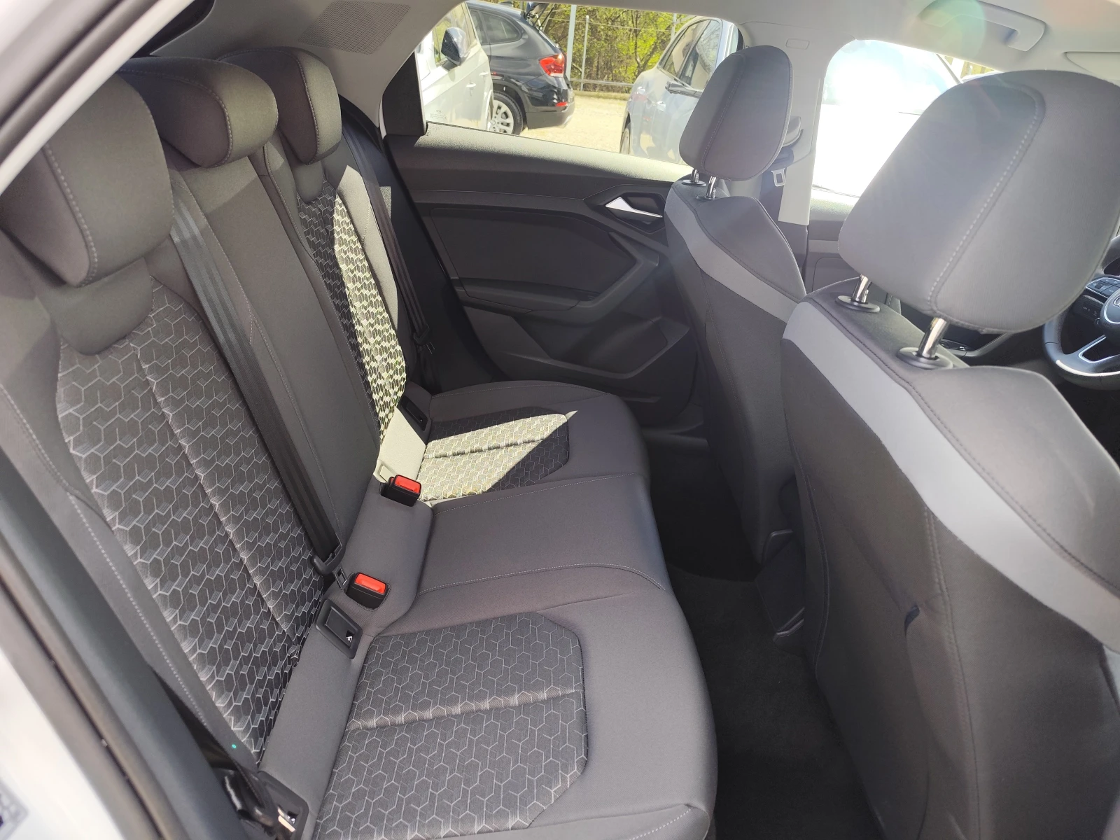 Audi A1 30TFSi* ALLSTREET* АВТОМАТИК* FULL LED* CARPLAY* , снимка 11 - Автомобили и джипове - 54147091