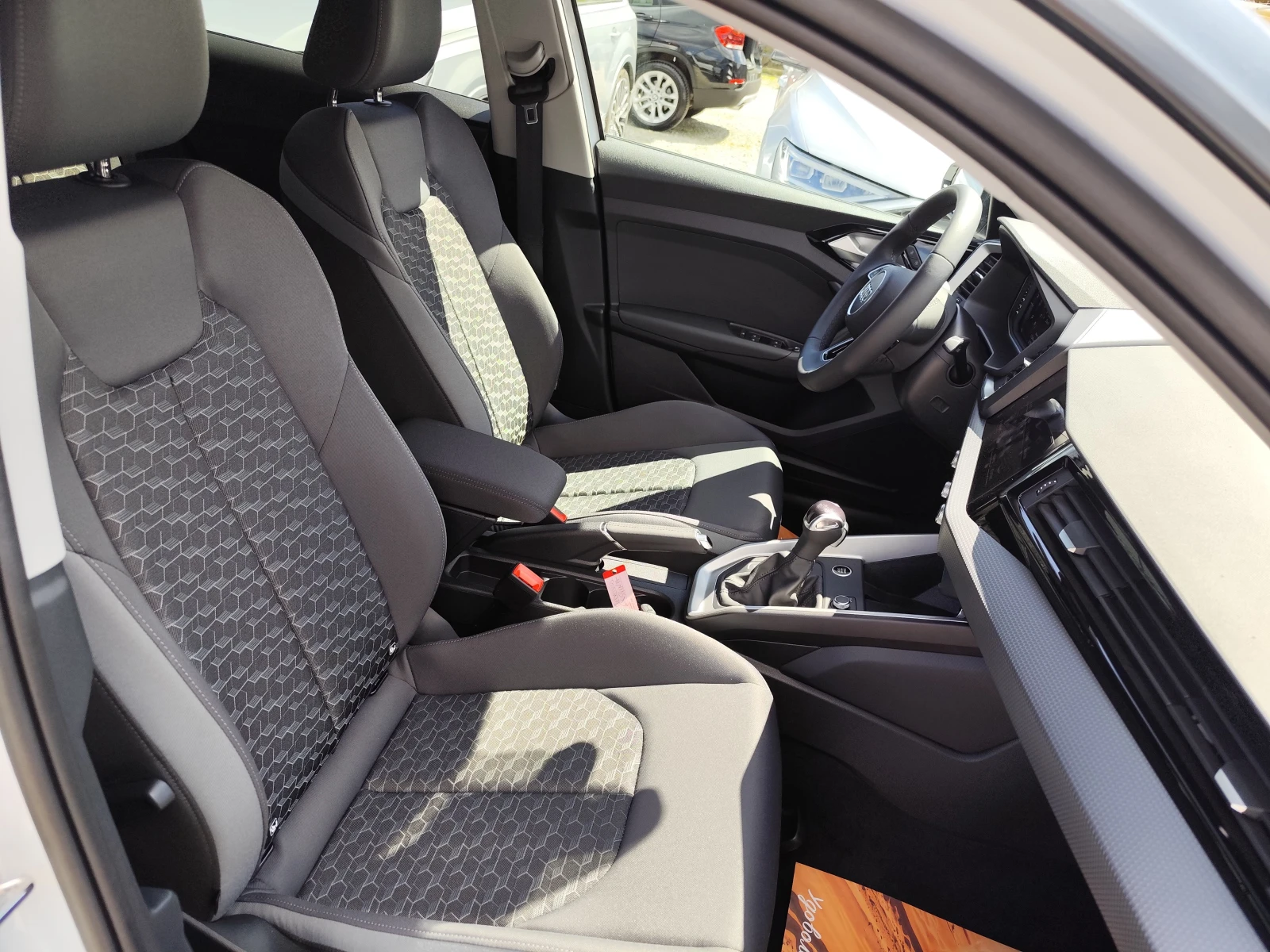 Audi A1 30TFSi* ALLSTREET* АВТОМАТИК* FULL LED* CARPLAY* , снимка 12 - Автомобили и джипове - 54147091