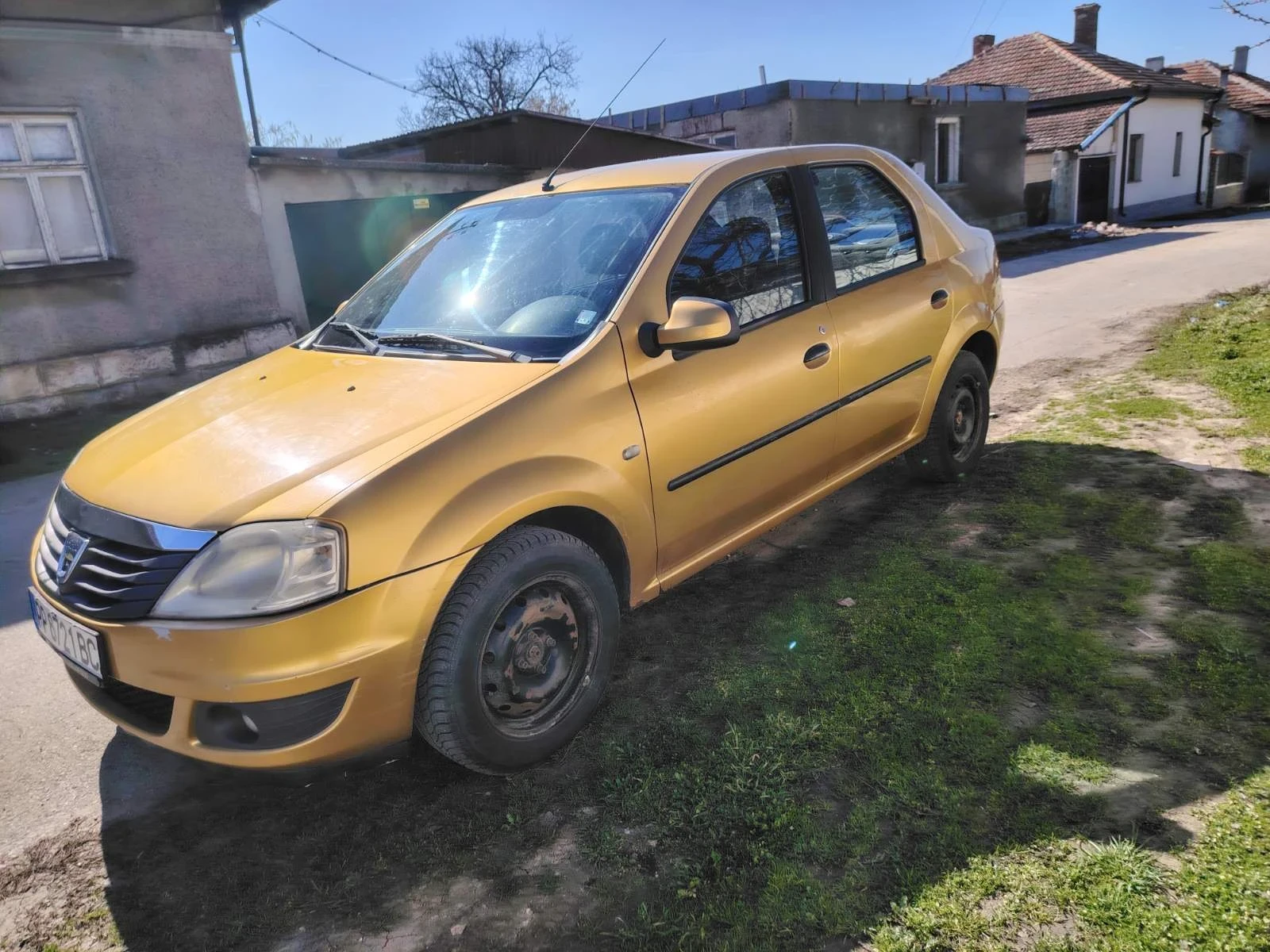 Dacia Logan, снимка 2 - Автомобили и джипове - 54258909