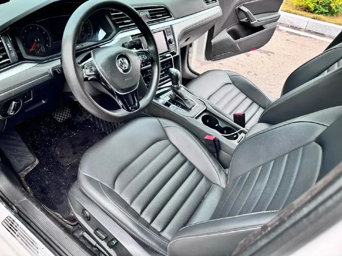 VW Passat, снимка 5 - Автомобили и джипове - 54569264
