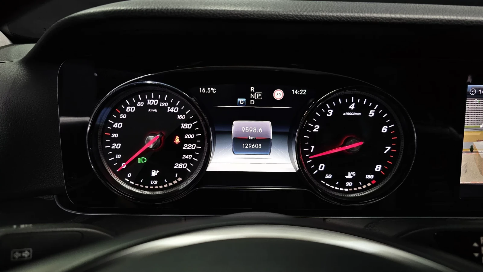 Mercedes-Benz E 200 E-Class, снимка 13 - Автомобили и джипове - 54643985