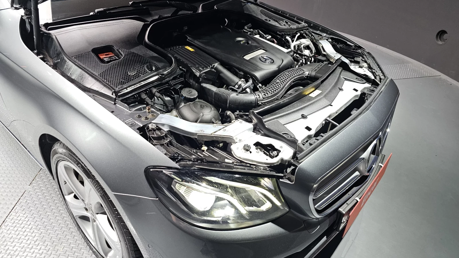 Mercedes-Benz E 200 E-Class, снимка 16 - Автомобили и джипове - 54643985