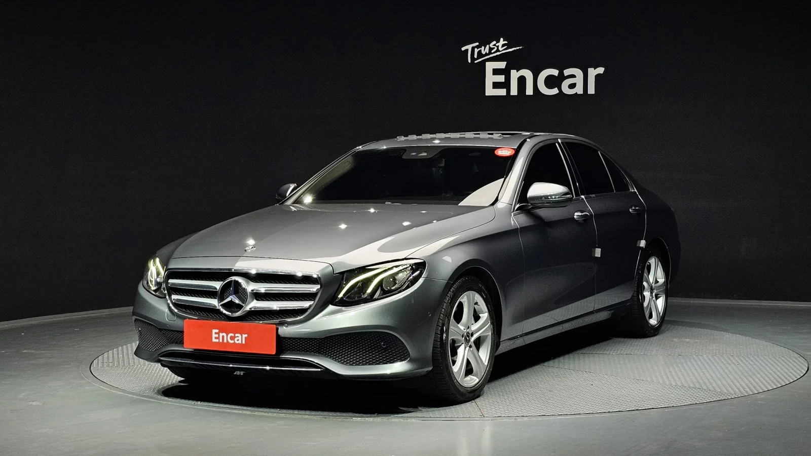 Mercedes-Benz E 200 E-Class, снимка 4 - Автомобили и джипове - 54643985