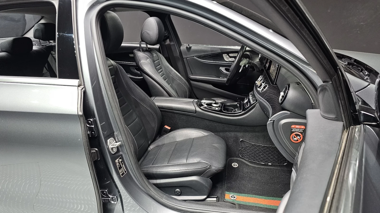 Mercedes-Benz E 200 E-Class, снимка 6 - Автомобили и джипове - 54643985