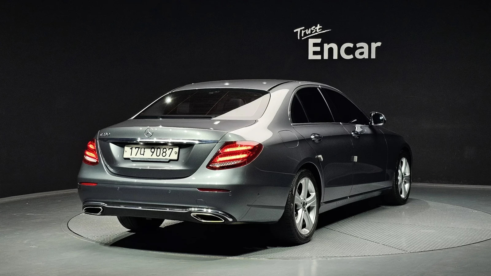 Mercedes-Benz E 200 E-Class, снимка 2 - Автомобили и джипове - 54643985