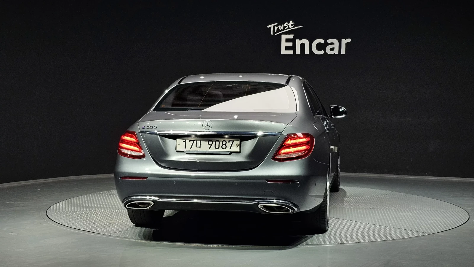 Mercedes-Benz E 200 E-Class, снимка 3 - Автомобили и джипове - 54643985