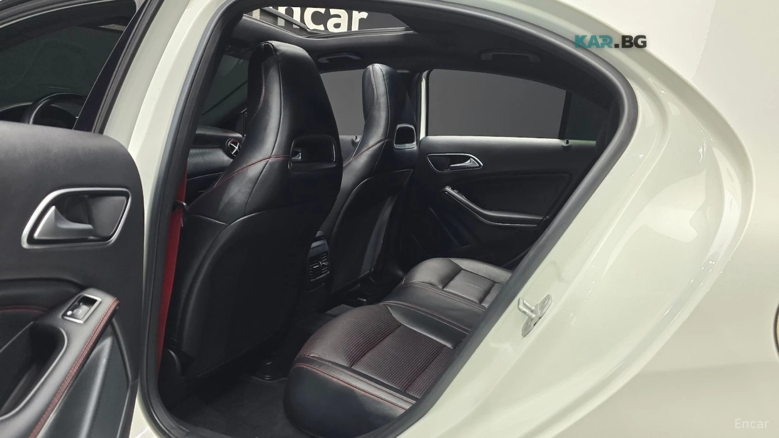 Mercedes-Benz A45 AMG 4MATIC / ПОДГРЕВИ / ПАНОРАМА / HARMAN, снимка 12 - Автомобили и джипове - 54702571