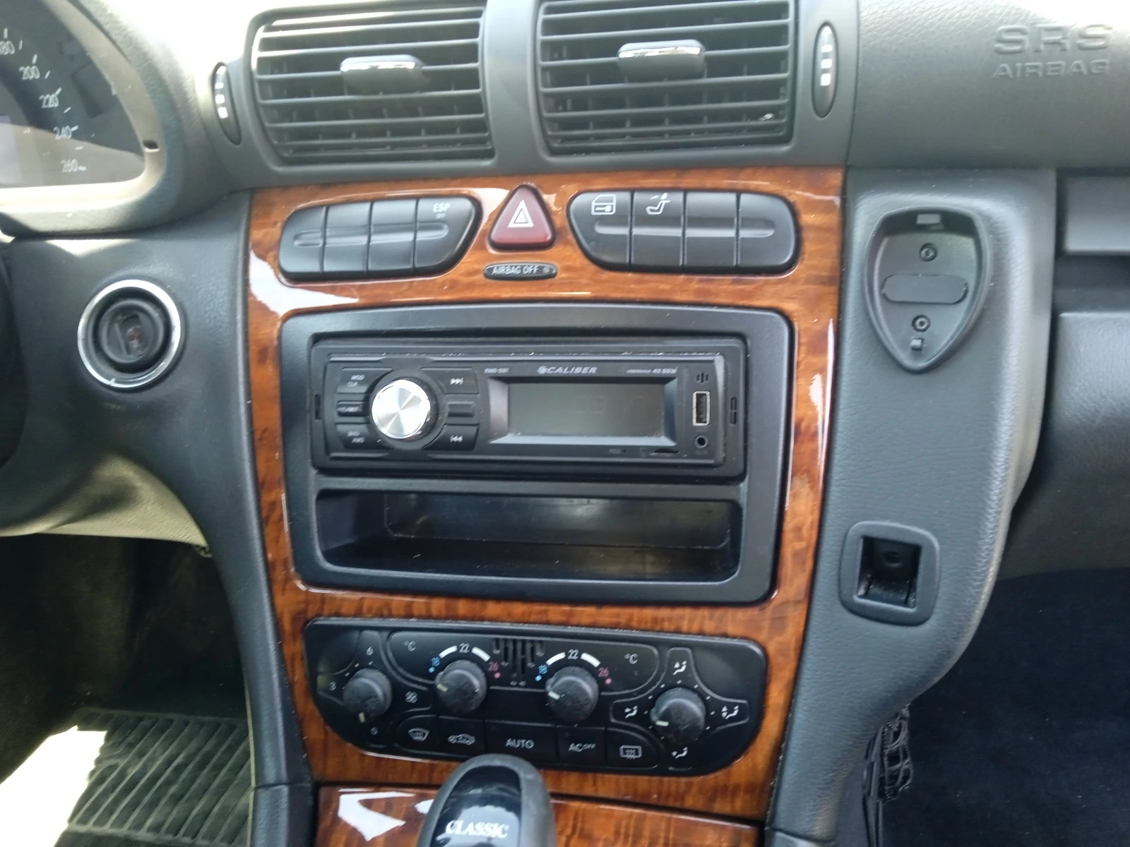 Mercedes-Benz C 220, снимка 4 - Автомобили и джипове - 54711040