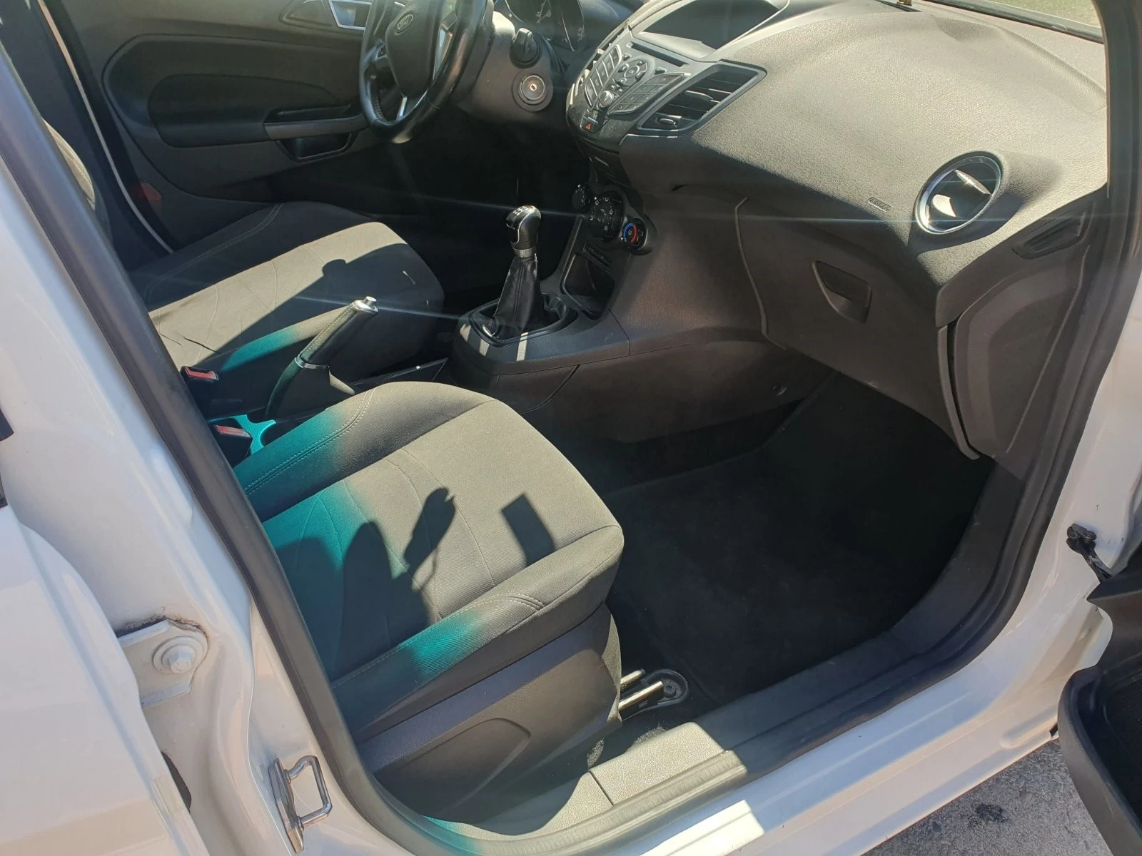 Ford Fiesta 1.5 TDCi, снимка 8 - Автомобили и джипове - 54903710