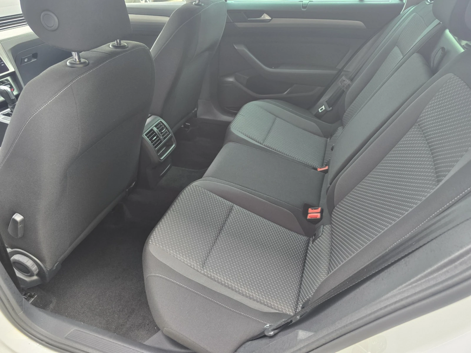 VW Passat Variant 2.0 TDI (150hp) DSG, снимка 12 - Автомобили и джипове - 55215916
