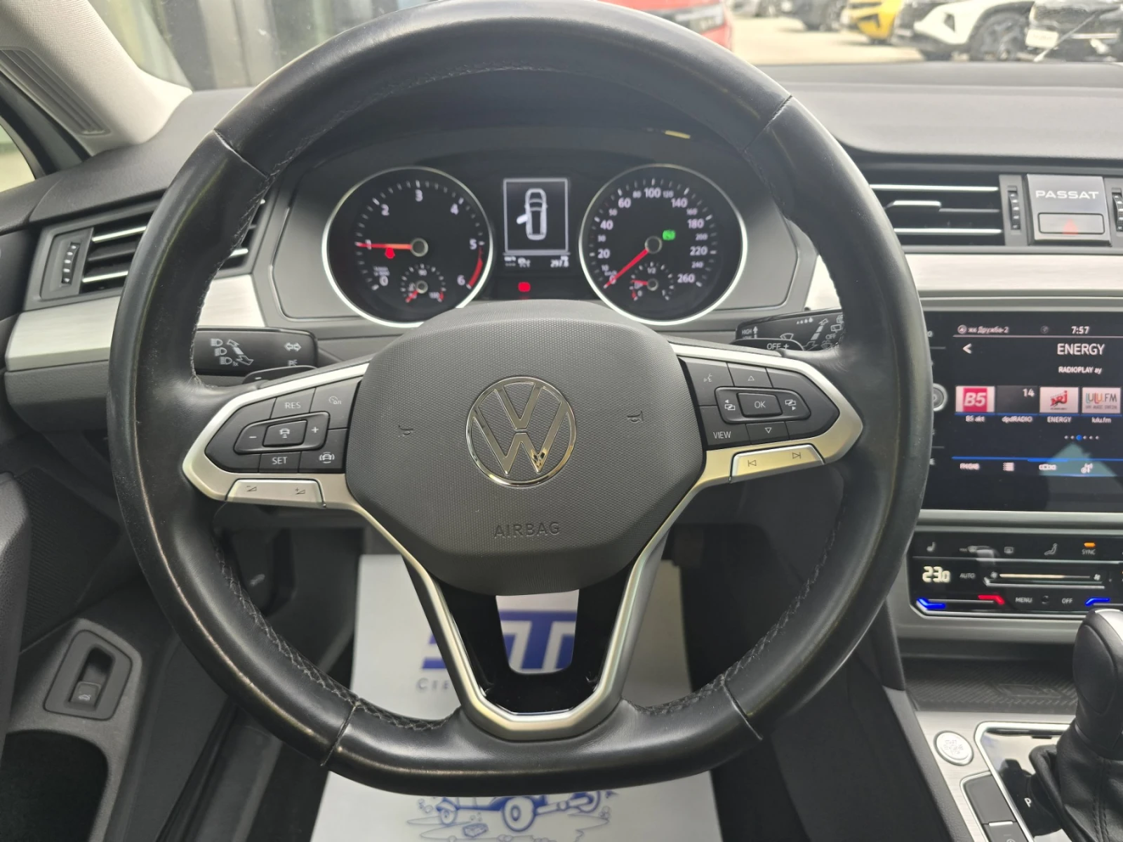 VW Passat Variant 2.0 TDI (150hp) DSG, снимка 9 - Автомобили и джипове - 55215916
