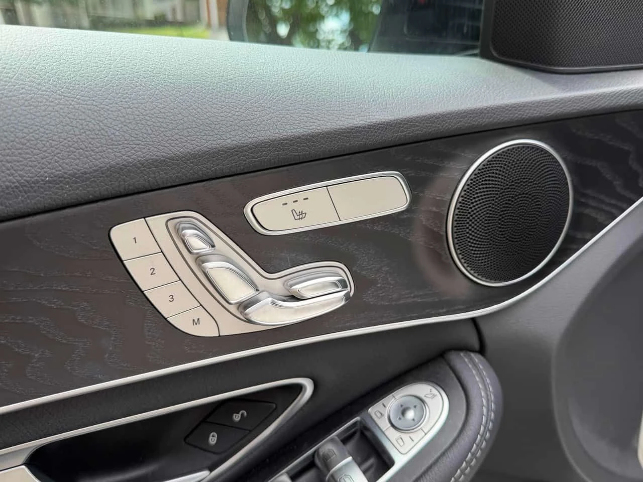 Mercedes-Benz C 300 4MATIC* DISTRONIC* БЕЗ ЗАБЕЛЕЖКА* , снимка 11 - Автомобили и джипове - 55579661