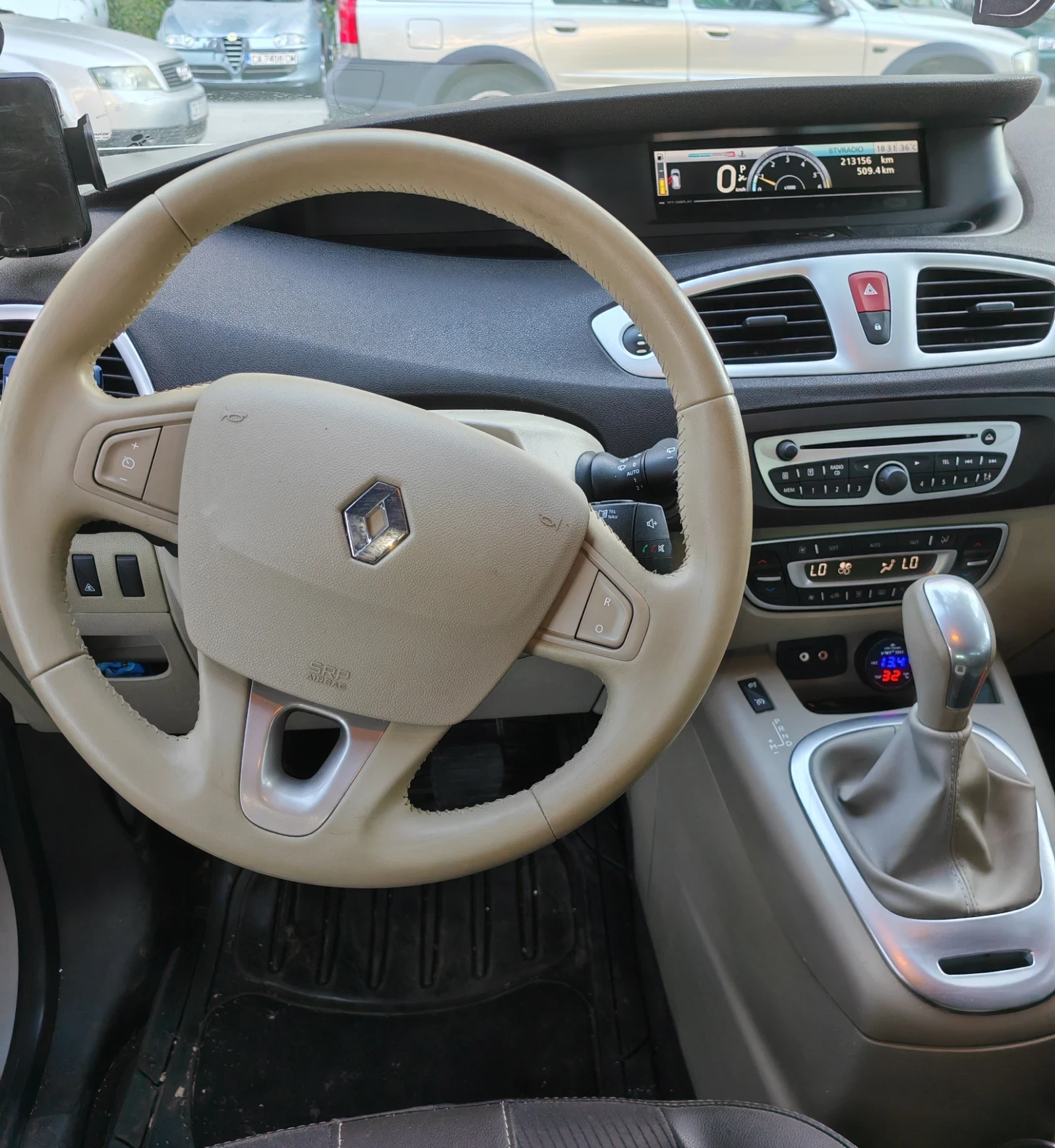 Renault Grand scenic 2.0 DCI  6+ 1 места, снимка 11 - Автомобили и джипове - 55964077