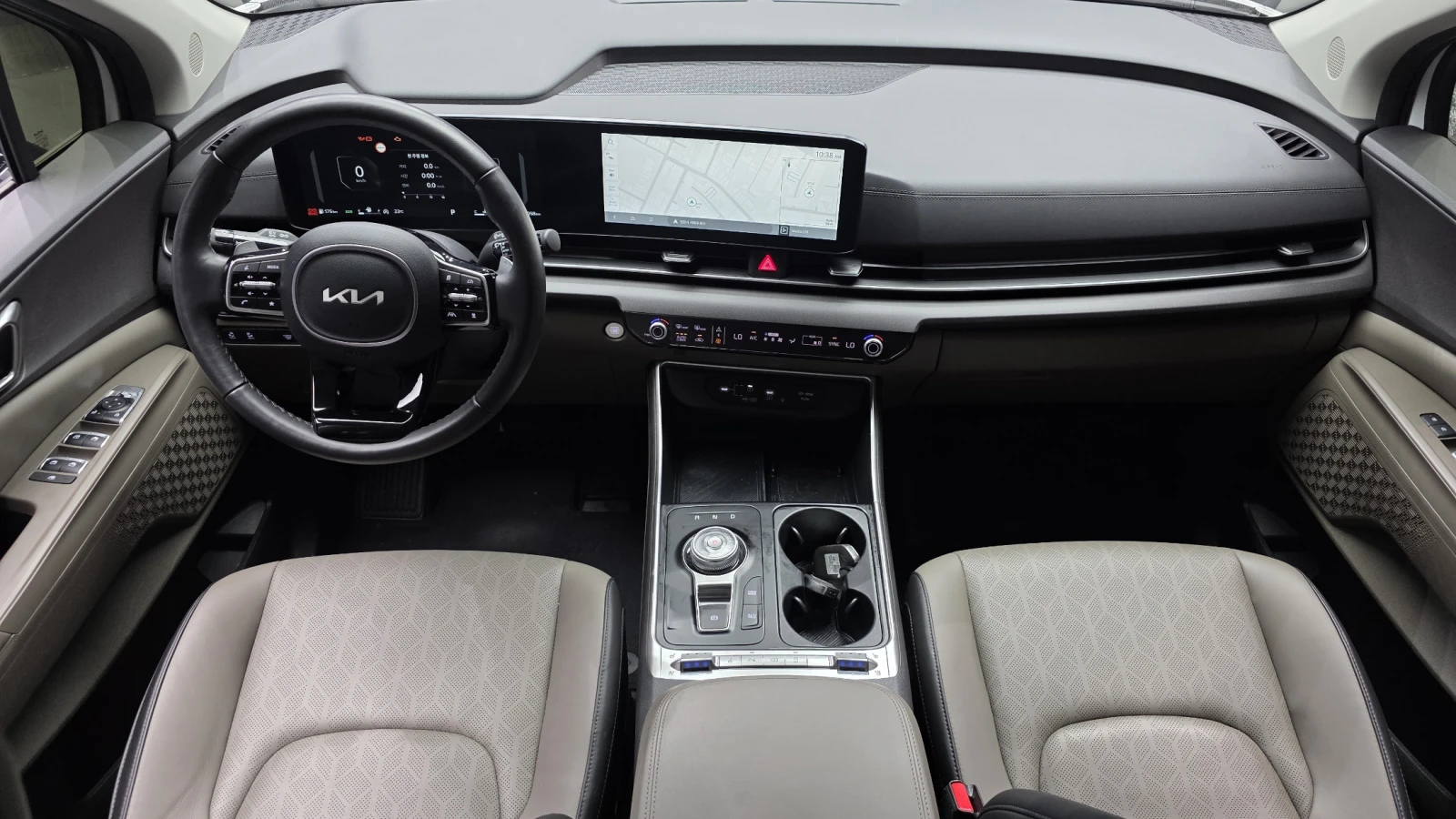 Kia Carnival 2.2* 360* BLIND SPOT* ПОДГРЕВ ВОЛАН* КРАЙНА ЦЕНА, снимка 7 - Автомобили и джипове - 56024835