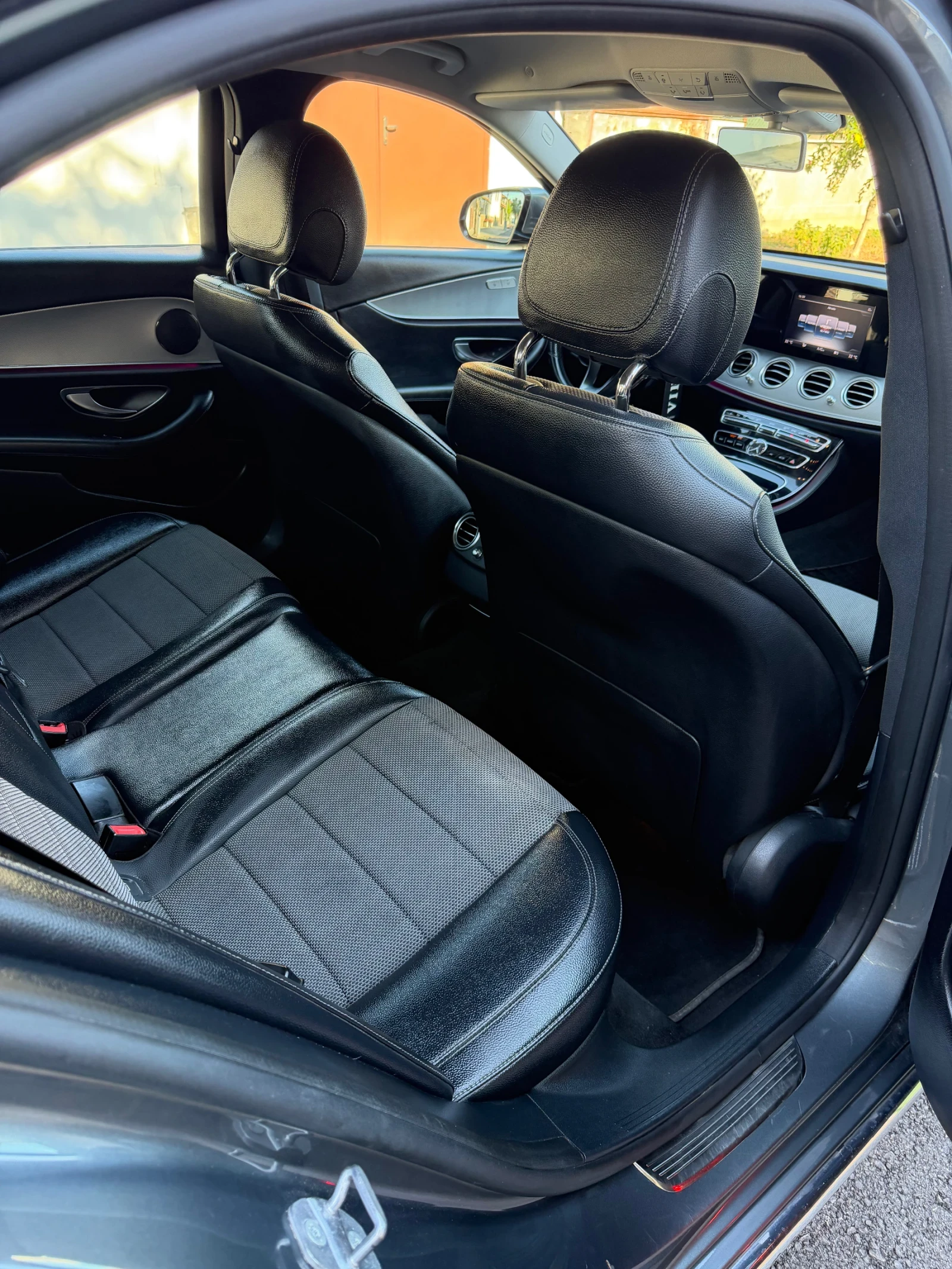 Mercedes-Benz E 220 2.2 9G-TRONIC 194PS CAMERA, снимка 15 - Автомобили и джипове - 56073218