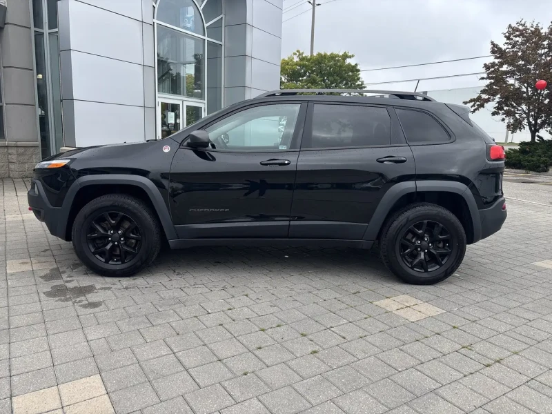 Jeep Cherokee Trailhawk, снимка 3 - Автомобили и джипове - 52836173