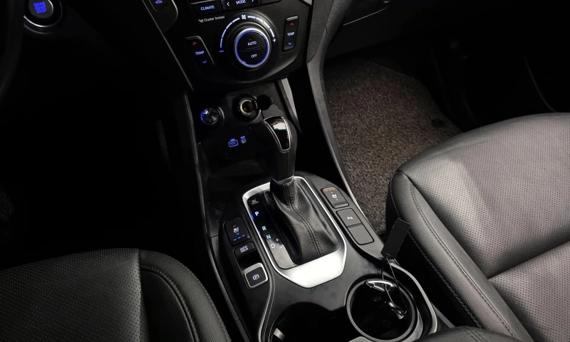 Hyundai Santa fe Diesel 2.0 2Wd, снимка 8 - Автомобили и джипове - 53008242