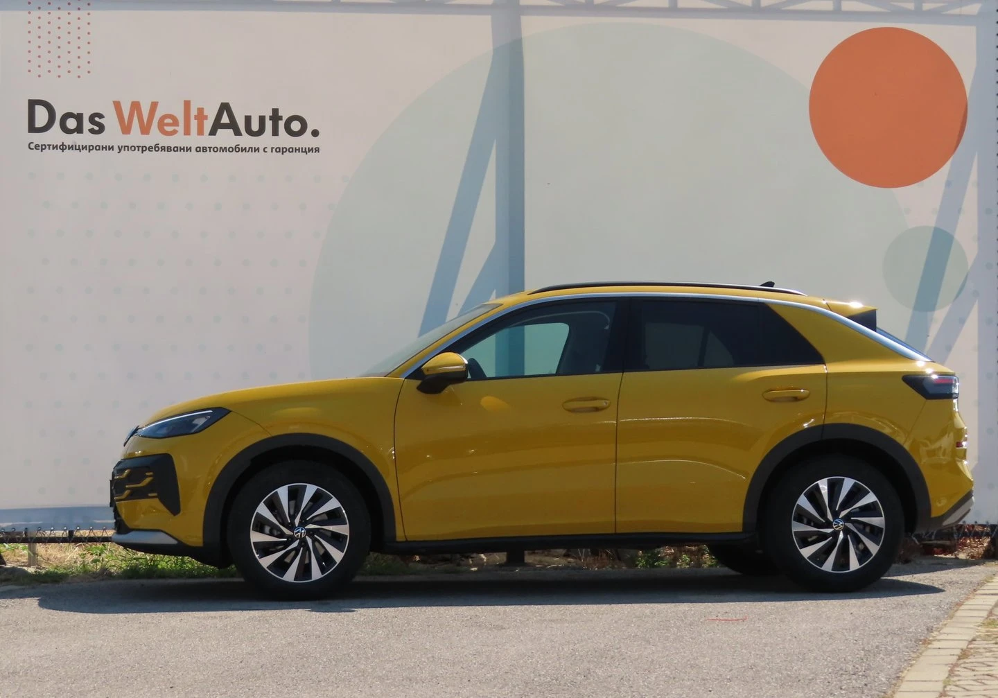 VW T-Roc, снимка 2 - Автомобили и джипове - 56420775