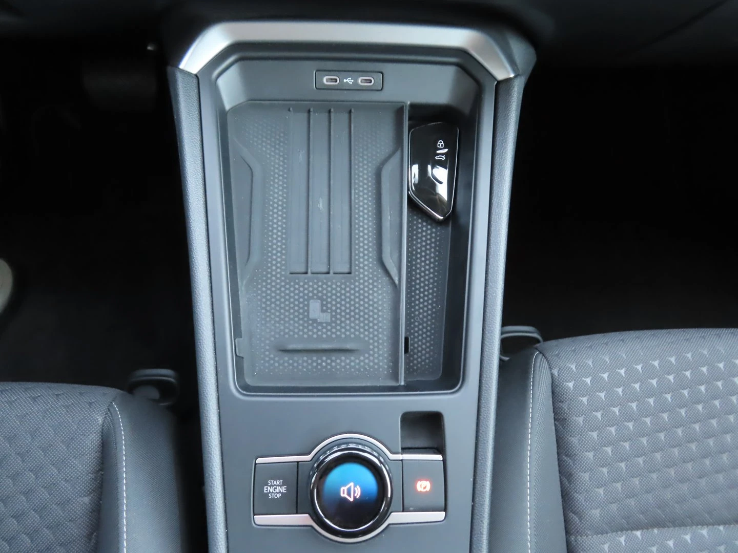 VW T-Roc, снимка 12 - Автомобили и джипове - 56420775