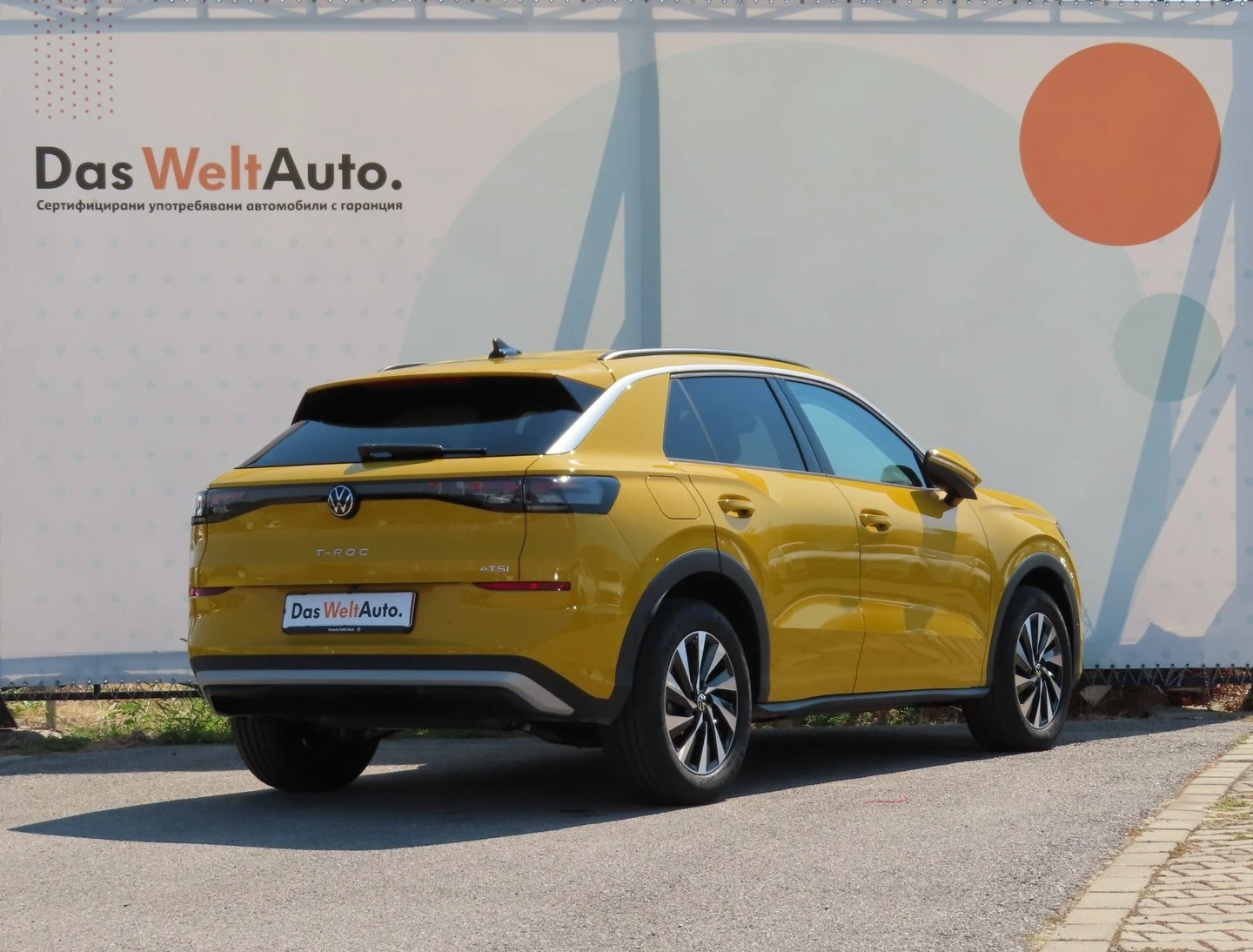 VW T-Roc, снимка 3 - Автомобили и джипове - 56420775