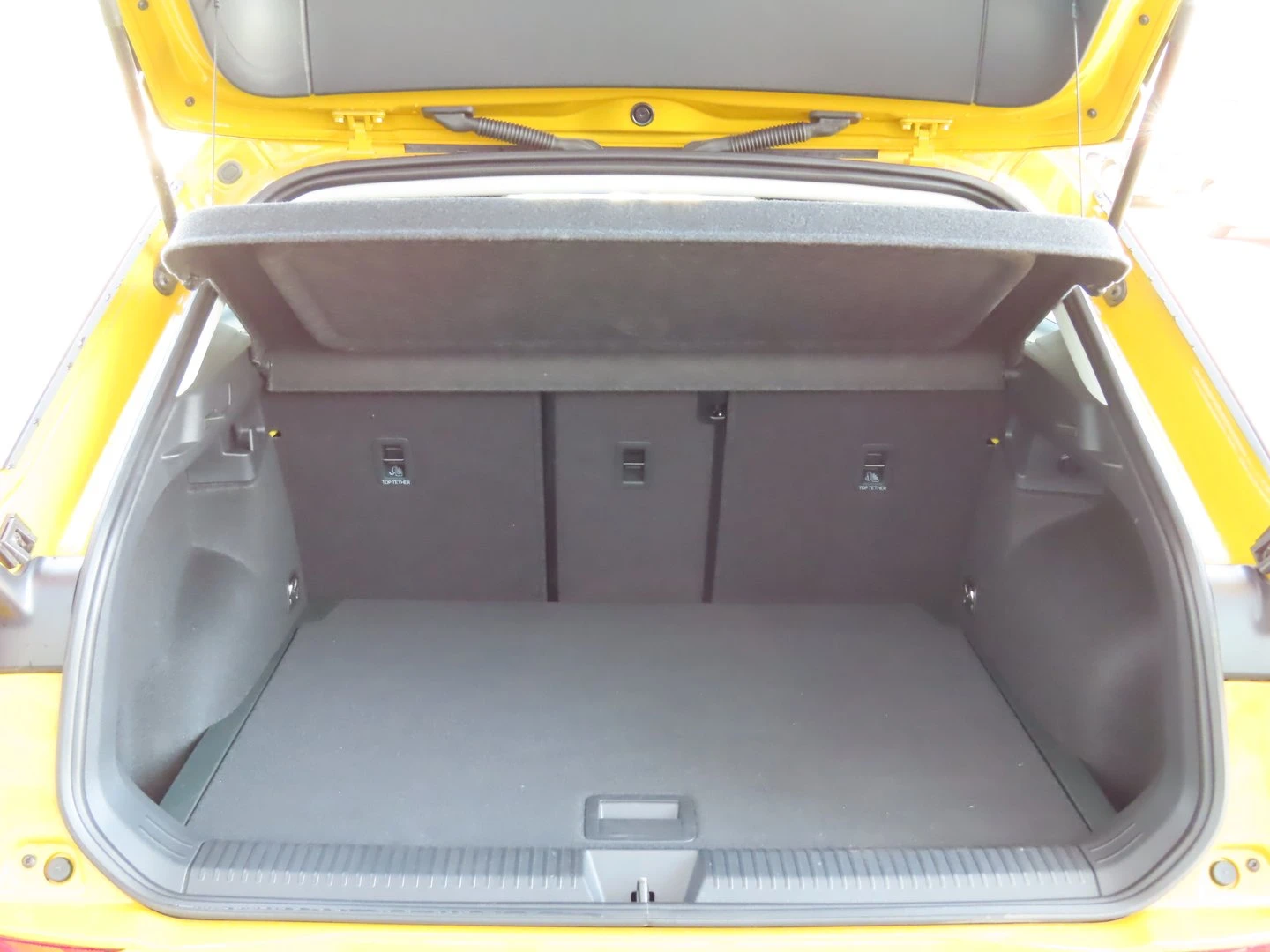 VW T-Roc, снимка 13 - Автомобили и джипове - 56420775