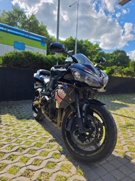  Yamaha YZF-R1